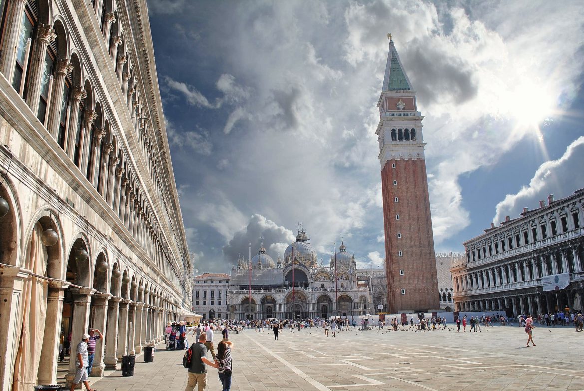 venice-3380829_1920.jpg